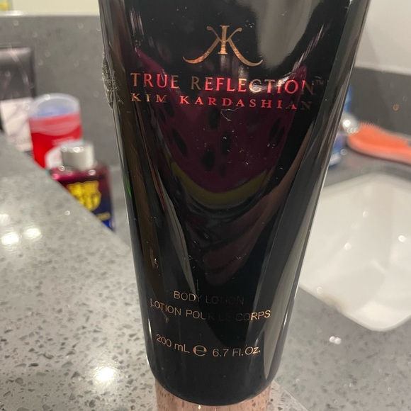 Kim Kardashian True Reflection Perfume & Body Lotion Bundle - Picture 4 of 7